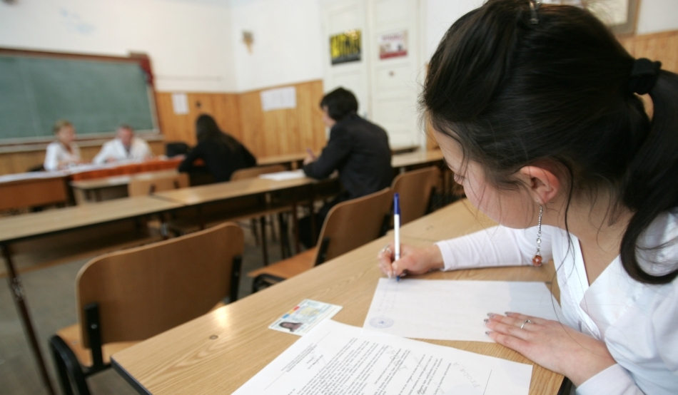 Elevii români aleg să studieze peste hotare. ''Aleg ţara cu mai multe oportunităţi''