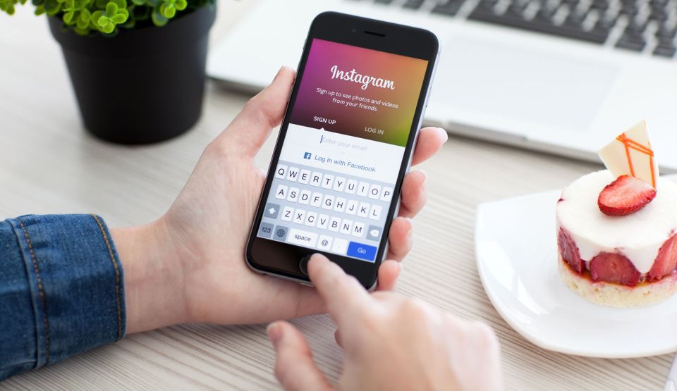 Ochelarii Spectacles realizaţi de Snapchat vor putea fi folosiţi şi pe Instagram şi Facebook