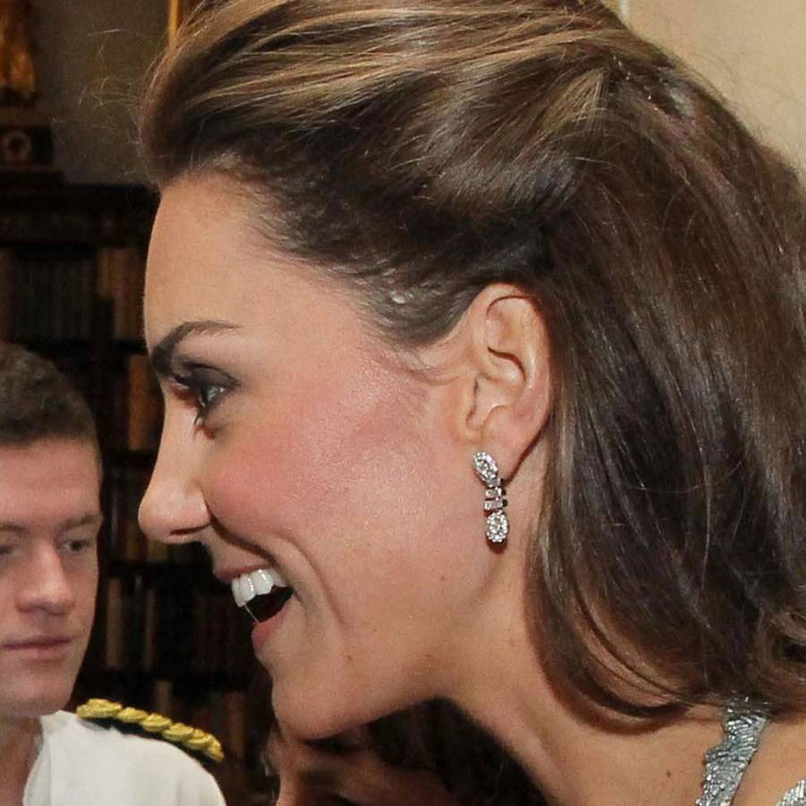 De ce Kate Middleton își poartă mai mereu părul dezlegat?