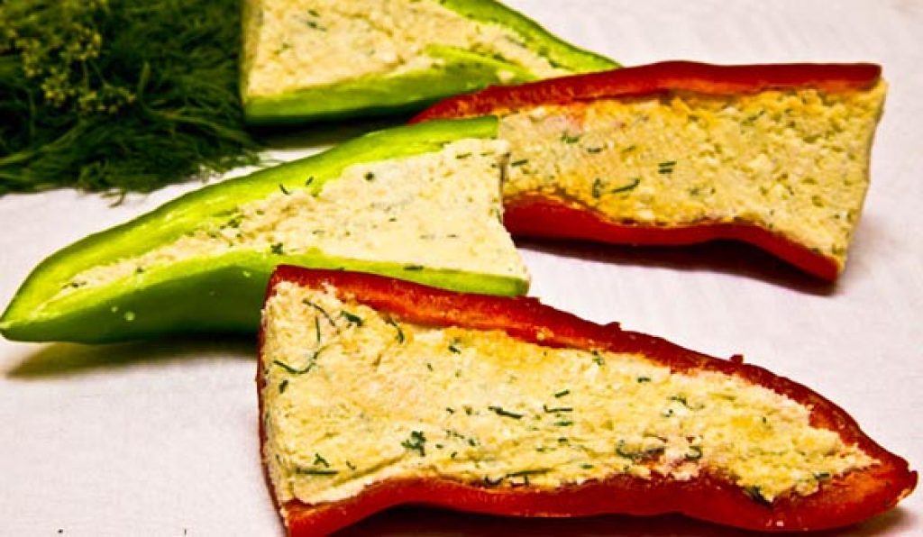 reţetă aperitiv ardei umpluţi cu brânză