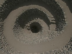 Misterul constructiilor puquios de pe platoul Nazca